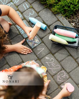 Užijte si kreativní zábavu s naší velikou sadou kříd! 🖍️🎨 🌈 24 kusů kříd 🌈 Velikost křídy 8 cm 🌈 Bílé i barevné varianty 🌈...